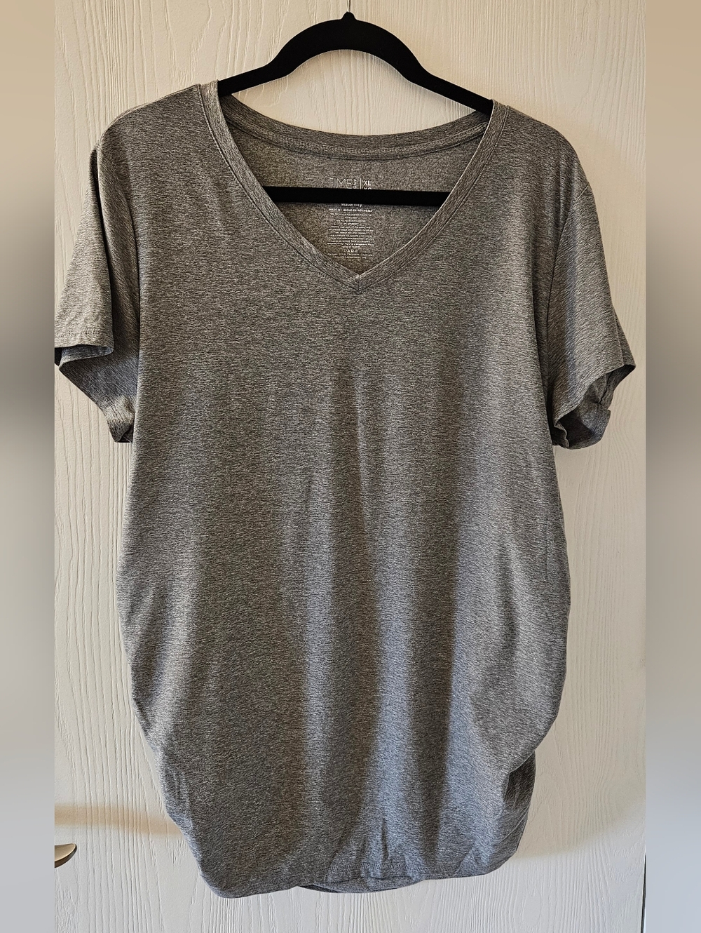 Time and Tru Maternity Gray V-Neck Short Sleeve Tee
